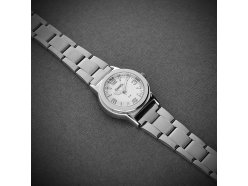 damske-modni-hodinky-weiqin-weiquin-meridia-a-kovove-pouzdro-bily-stribrny-ciselnik