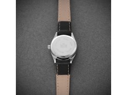 klasicke-damske-hodinky-mpm-caroline-a-kovove-pouzdro-cerny-bily-ciselnik