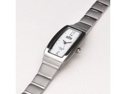 damske-hodinky-mpm-stylium-a-titanove-pouzdro-stribrne-matny-ciselnik
